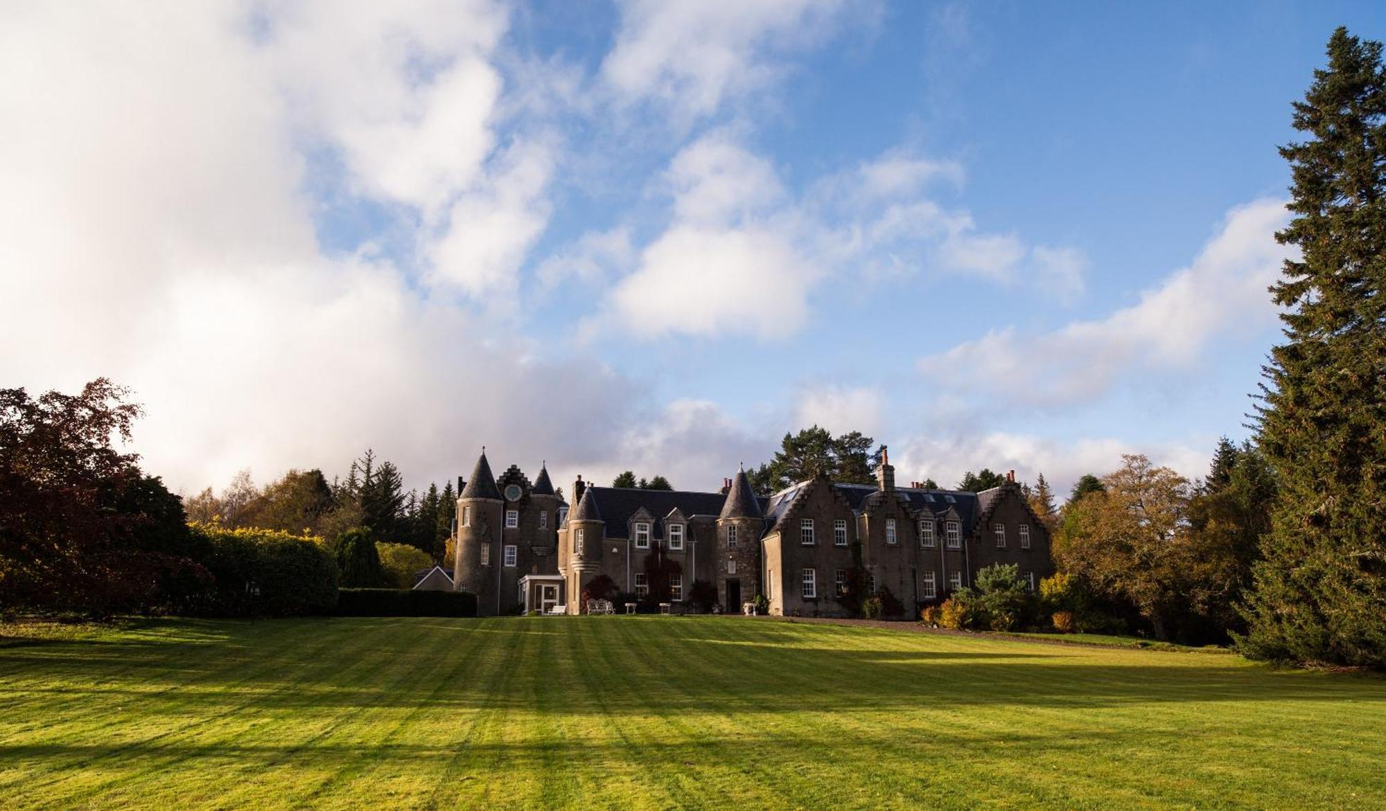 Dalmunzie Castle Hotel Spittal of Glenshee Exterior foto